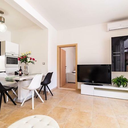 Ln New Apartment Сплит Екстериор снимка