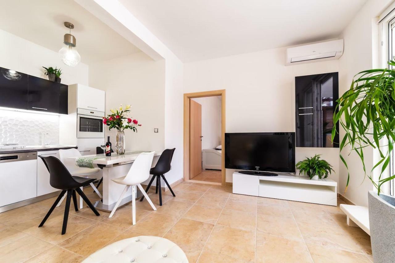 Ln New Apartment Сплит Екстериор снимка
